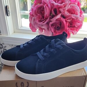 ORTHOTICS!!! REVITALIGN Black Sneakers